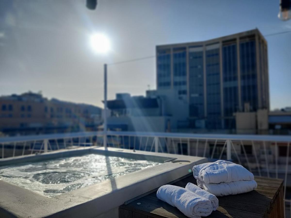Unique Solar Penthouse With Jacuzzi And Sauna In Central Афины Экстерьер фото